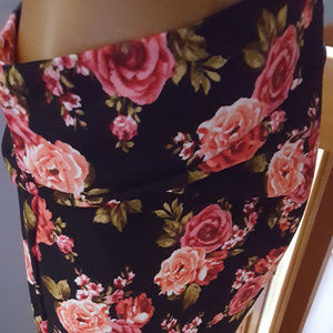 NWT LulaRoe Cassie Small